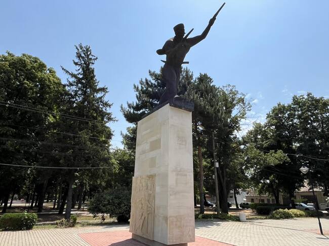 Паметникът на войводата Филип Тотю в Две могили бе реставриран с 15 000 лева