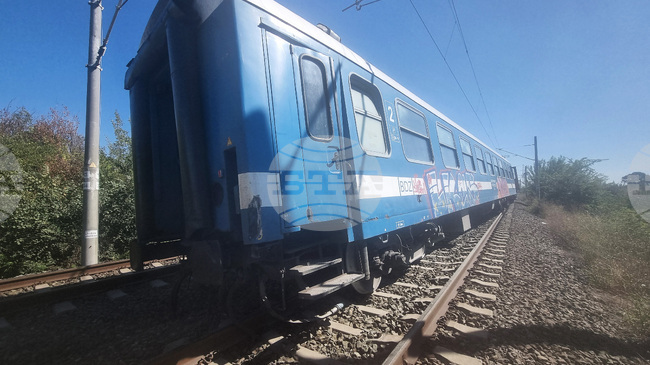 Влак дерайлира тази сутрин между гарите Дъбово и Радунци