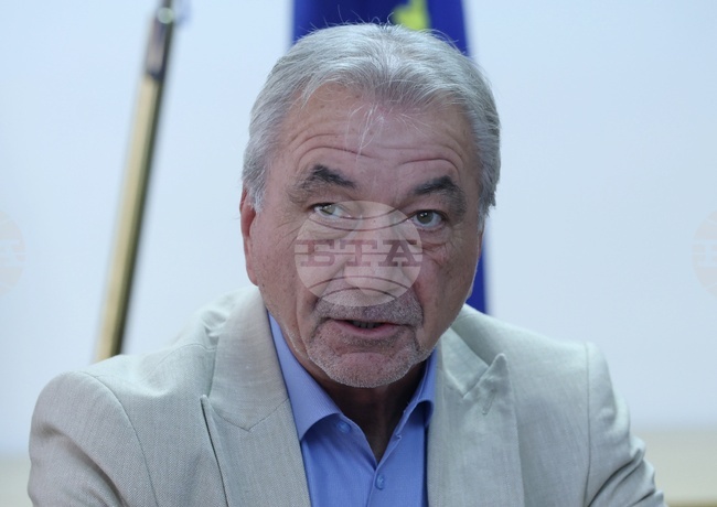 КЗК е изискала информация от 400 обекта в цялата страна за това колко пъти е била увеличавана доставната цена