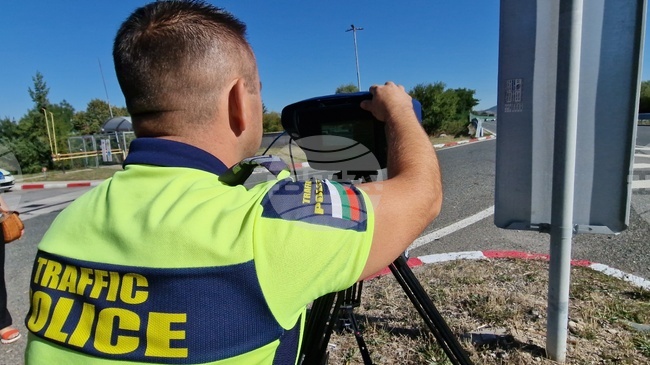 Демонстрация на нова техника направиха служителите от сектор „Пътна полиция“ към ОД на МВР в Перник