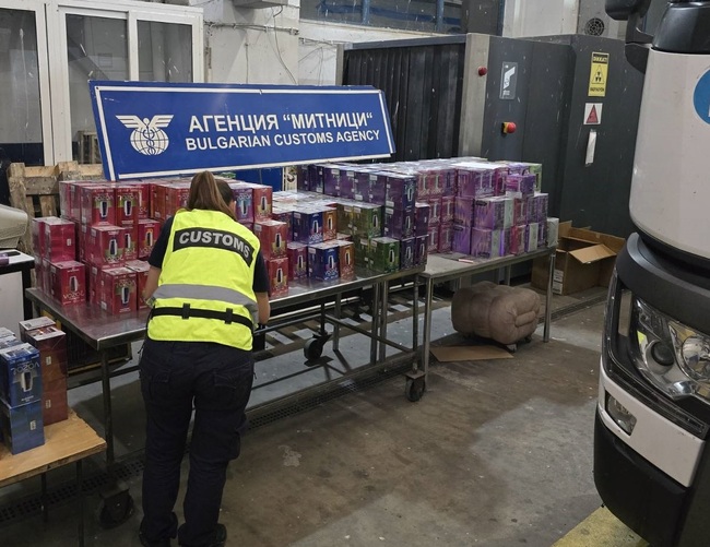 Близо 3500 електронни цигари в товарен автомобил откриха митническите служители от ТД Митница Русе