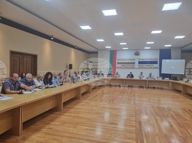 В Плевен на заседание на Областния кризисен щаб беше отчетено свършеното от институциите до момента по проблема с безводието