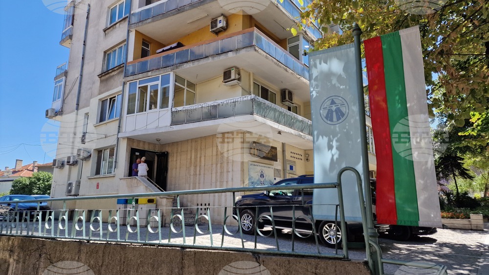 Шуменската "Автомагистрали - Черно море" търси да назначи строителни инженери и техници, водачи на пътностроителни машини, арматуристи и кофражисти