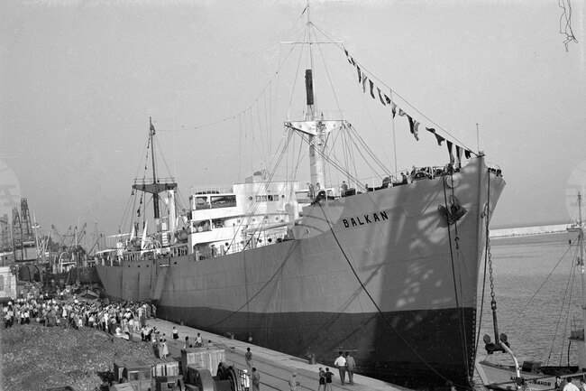 Моторният кораб „Балкан“ пристига в България