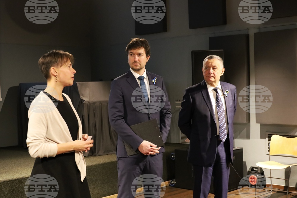 Изложба - Алевтина Кахидзе - "Автопортрети"