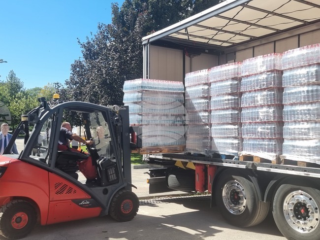 Плевен получи дарение от 41 000 бутилки с минерална вода от Областна администрация - Русе