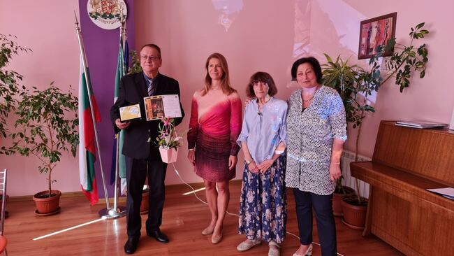 Надявам се, че ще имам още сили да следвам делото на Александър Вутимски, каза за БТА писателят Боян Ангелов