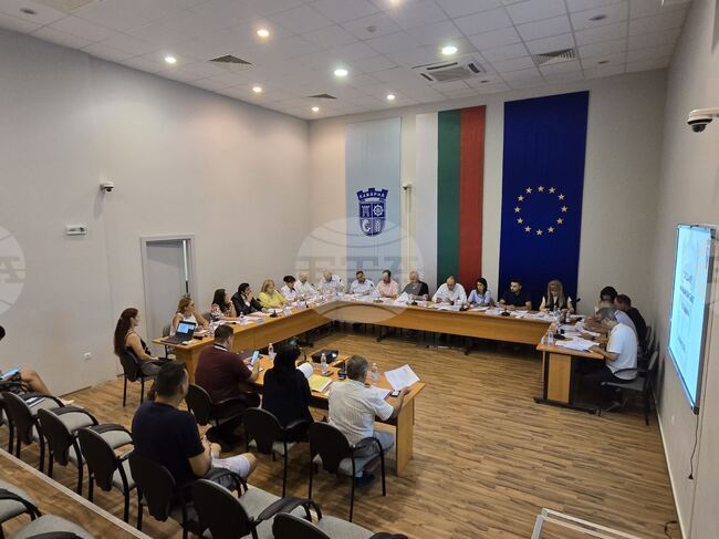 Съветниците в Каварна взеха решения, свързани с паралелки в училищата, актуализиха и бюджета за 2025 година