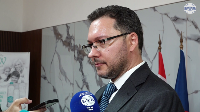 Причините за това, че тестовете за наркотици засичат и обикновени лекарства, са многопластови, каза министър Митов