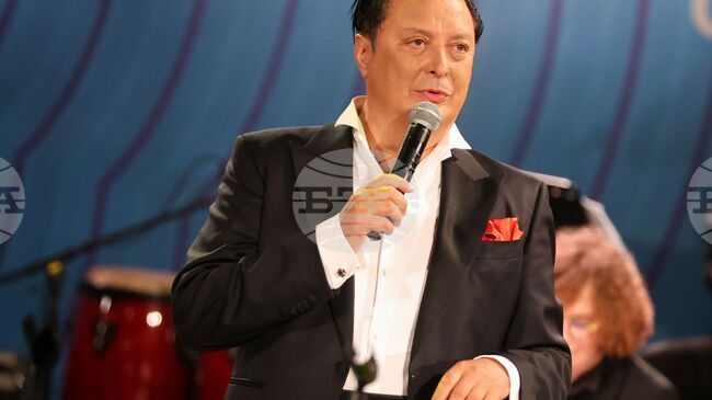 За 30 години на сцената разбрах, че не трябва да променям своя стил и ориентацията си към музиката, каза Васил Петров преди концерта в Казанлък