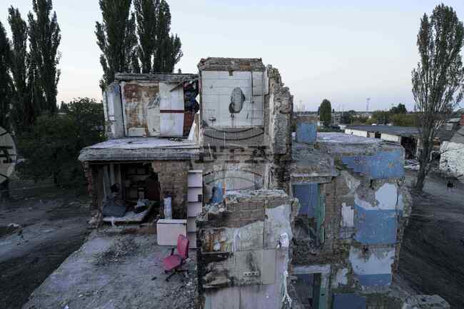 Един човек бе убит при руски атаки в Киевска област, съобщиха местните власти