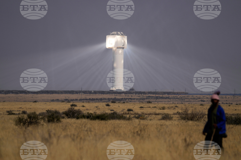 APTOPIX South Africa Daily Life Solar Plant