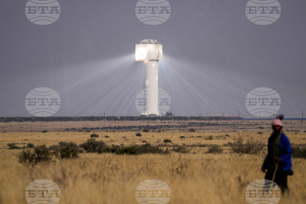 APTOPIX South Africa Daily Life Solar Plant