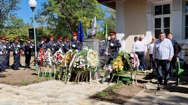 Бюст-паметник на княз Александър I Български бе открит в Държавното предприятие "Кабиюк"