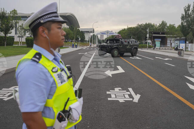 Китайският президент започна да посреща чуждестранните лидери, пристигащи за срещата на върха на ШОС