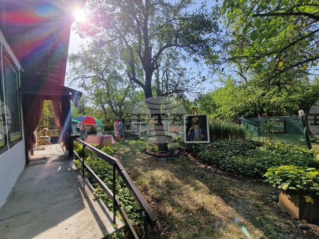 Изложба в памет на художника Александър Неговански събра в радомирското с. Негованци приятели, колекционери и почитатели на твореца