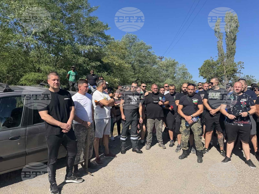 Доброволци участваха в акцията по подпомагане разчистването на щетите от пожара в местността “Седми километър” край Стара Загора