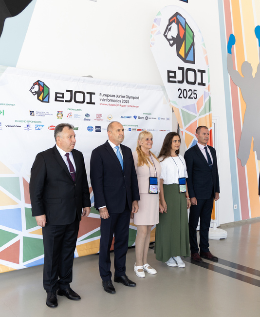  Държавният глава: Талантът и дръзновението на младите български информатици могат да допринесат за конкурентоспособността на България