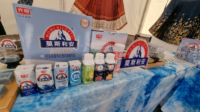 Китайски журналисти са сред гостите на Фестивала на киселото мляко в Момчиловци