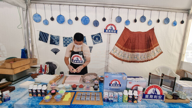 Българско родопско село привлича китайски туристи с прочутото си кисело мляко, пише Ройтерс