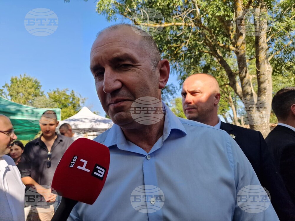 Щастлив съм, че в България има места, пазещи традициите и съхранили заветите на дедите ни, каза президентът Румен Радев в Побит Камък