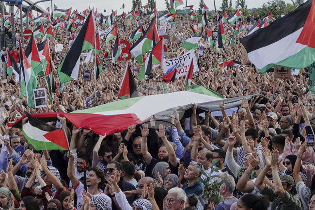 Протестиращи могат да поставят под въпрос правото на съществуване на Израел, постанови германски съд