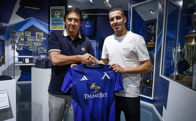 Алжирският халф Акрам Бурас попадна в групата на Левски за дербито с Лудогорец