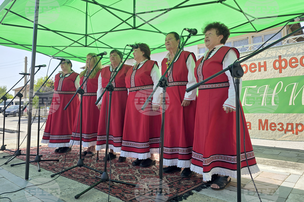 Деветдесетгодишна певица се представи на деветото издание на фестивала „Белокаменица“ в Царевец 