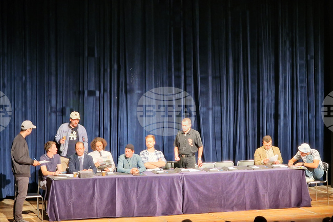 Класът на проф. Ивайло Христов представи на „Аполония“ постановката „12 разгневени мъже“