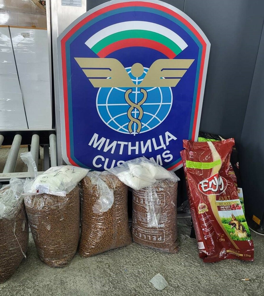 АМ: 3,6 кг метамфетамин в кучешка храна задържаха митнически служители на ГКПП Дунав-мост 2