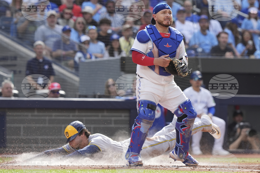 Brewers Blue-Jays Baseball