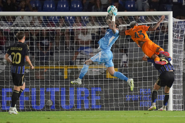 Българинът Дурмуш остана резерва за новака Пиза при домакинска загуба от Рома в Серия А