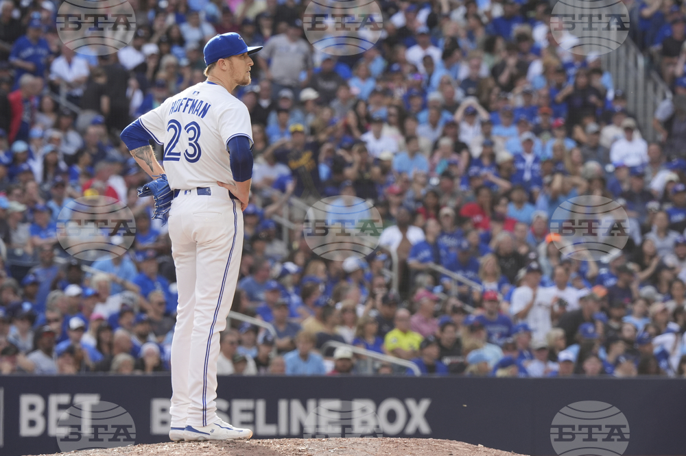 Brewers Blue-Jays Baseball