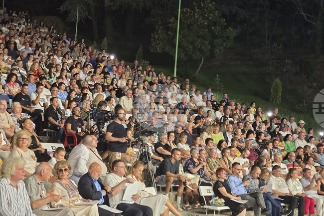 Започна третата фестивална вечер на "Пирин фолк" в Сандански