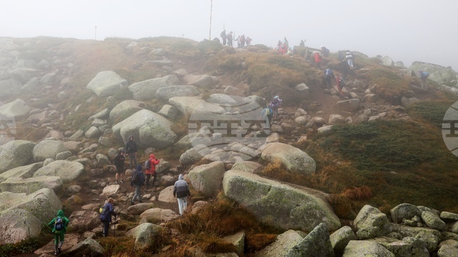 Времето в планините е облачно и тихо, температурите са положителни, на места има мъгла, съобщиха от ПСС на БЧК