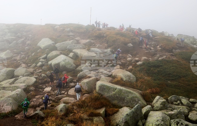 Времето в планините е облачно и тихо, температурите са положителни, на места има мъгла, съобщиха от ПСС на БЧК