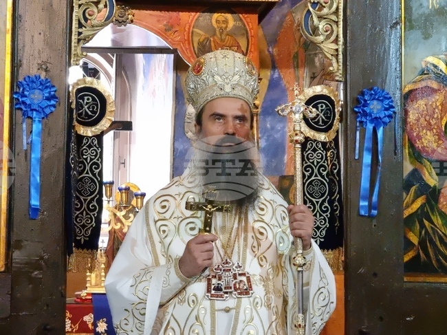 Христовите заповеди ни разтоварват от бремето на греховете, каза българският патриарх Даниил в Бобошево