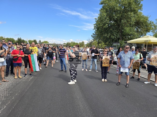 Citizens Block Major Road in Another Protest against Water Shortage in Pleven