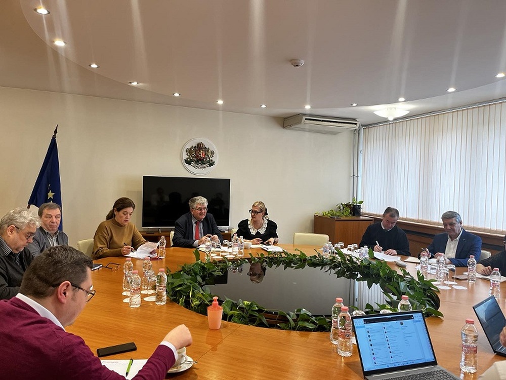 Министерството на енергетиката и бизнесът обсъждат компенсаторна програма за газа в „Чирен“