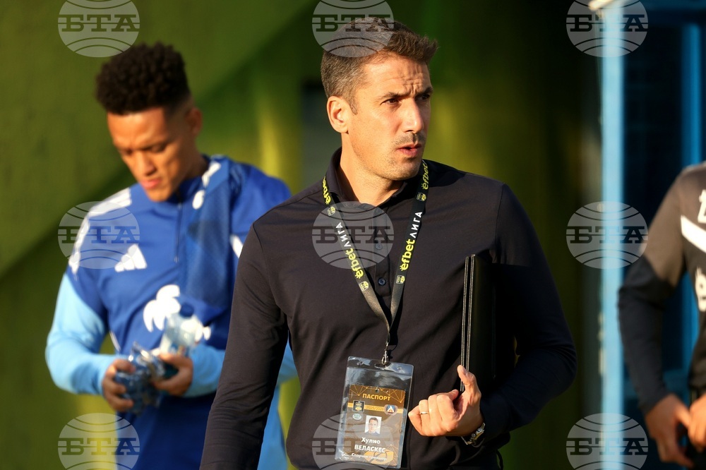 Хулио Веласкес дава четири почивни дни на футболистите на Левски през тази седмица