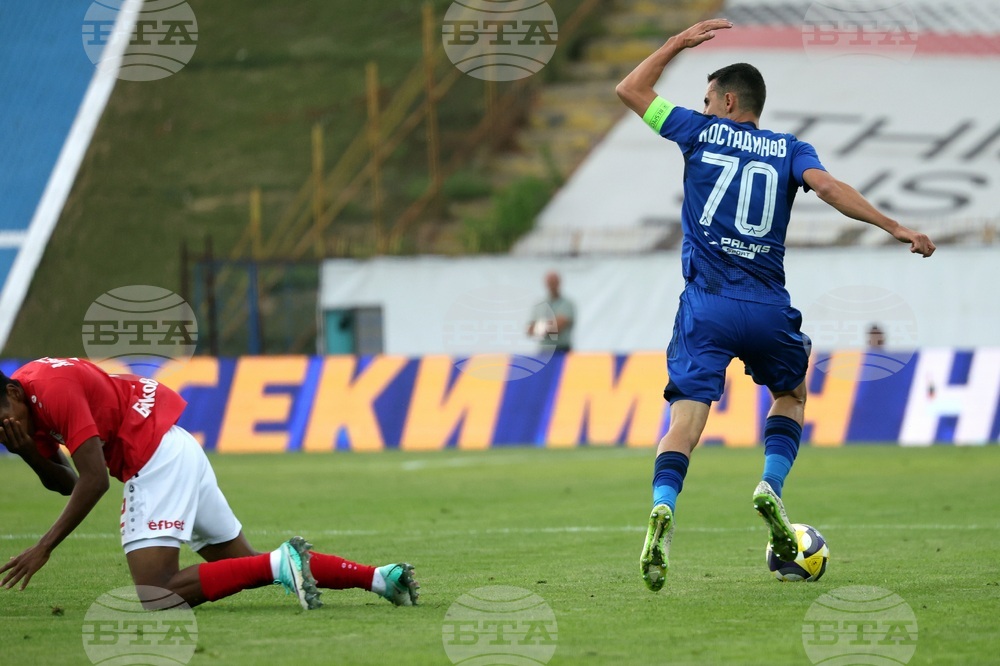 Левски надви ЦСКА 1948 като домакин