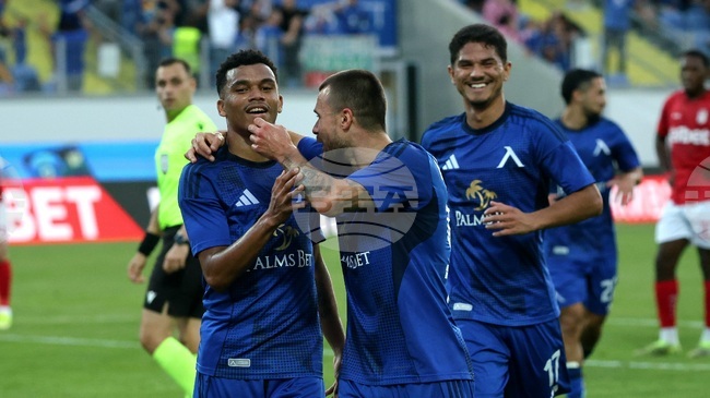 Левски вкара пет гола в Монтана и увеличи преднината си на върха в Първа лига на 8 точки