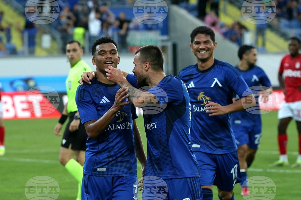 Левски вкара пет гола в Монтана и увеличи преднината си на върха в Първа лига на 8 точки