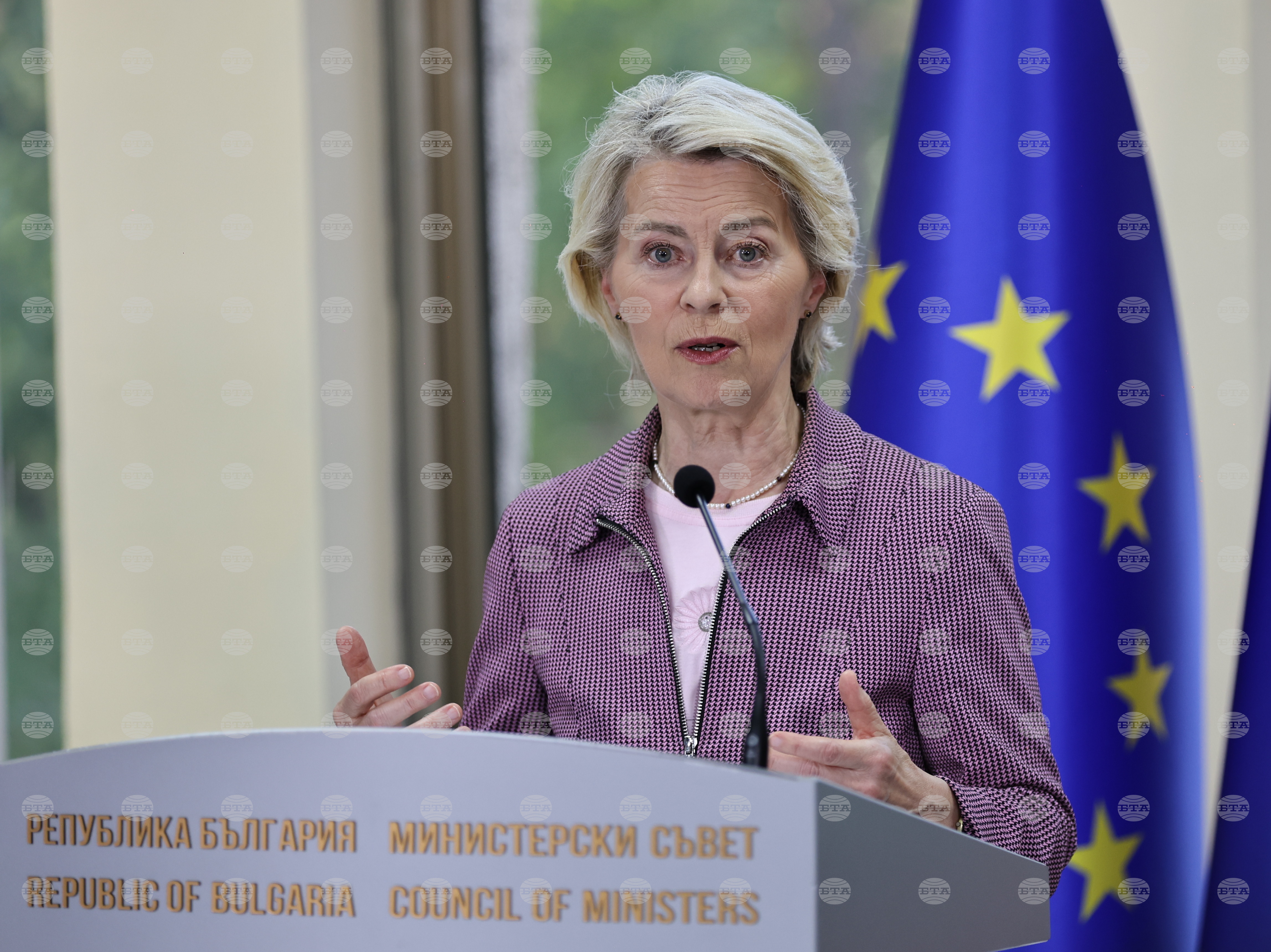 Говорители на ЕК: Комисията е била уведомена от българските власти за инцидента със заглушаването на GPS сигнала на самолета на Фон дер Лайен