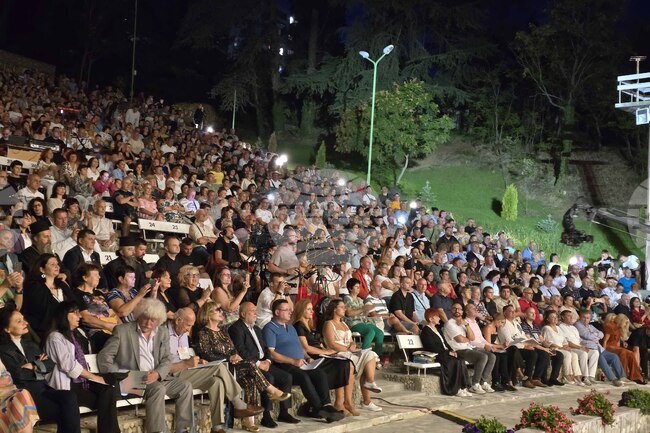 Детският "Пирин фолк" е правилната посока за развитие на фестивала, смята председателят на фестивалното жури проф. д-р Венци Димов