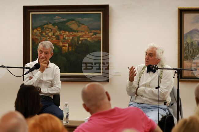 Доц. Георги Лозанов представи в Созопол книгата „Бяло и черно“ на проф. Коста Костов 