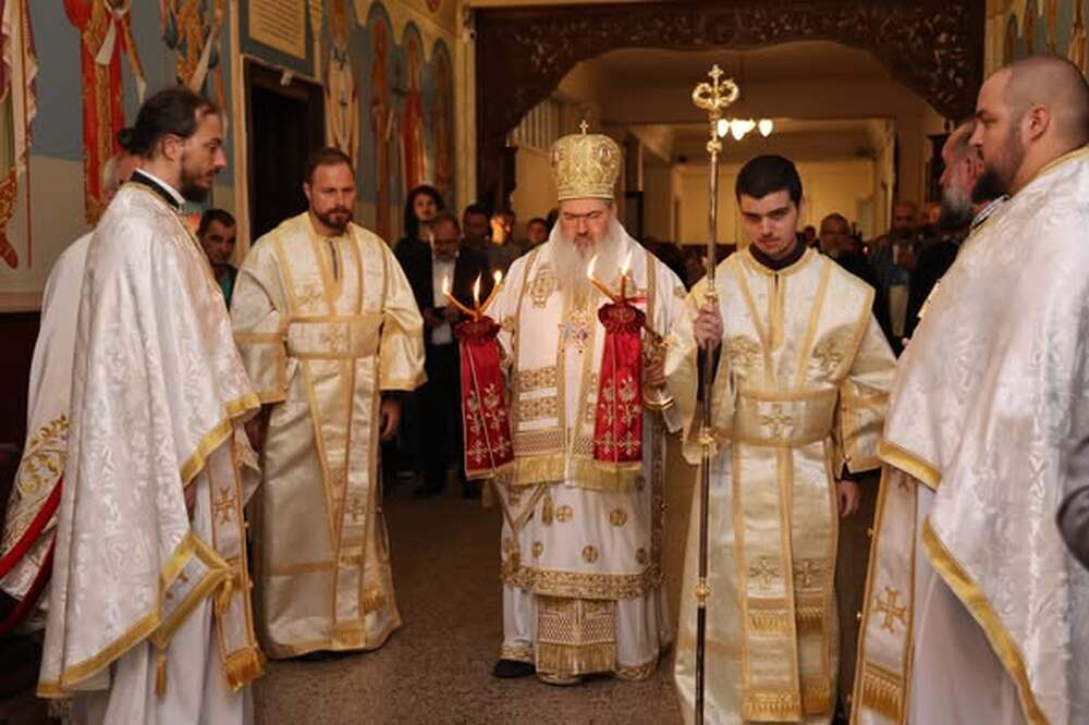 Архиерейска литургия беше отслужена в Богословския факултет на Софийския университет от Варненския митрополит Йоан
