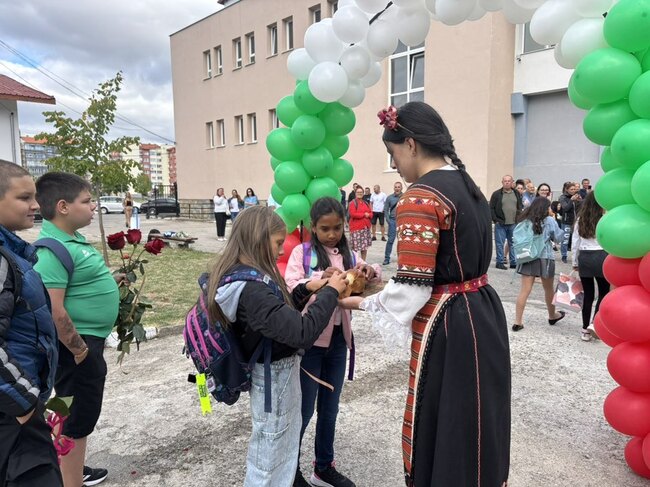 Спортно училище „Никола Велчев“ в Самоков откри тържествено новата учебна година