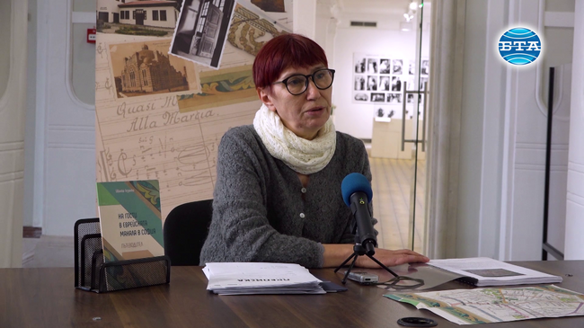 В пътеводителя "На гости в еврейската махала в София” Иванка Гезенко се опитва да създаде човешки разказ за хората и за събитията