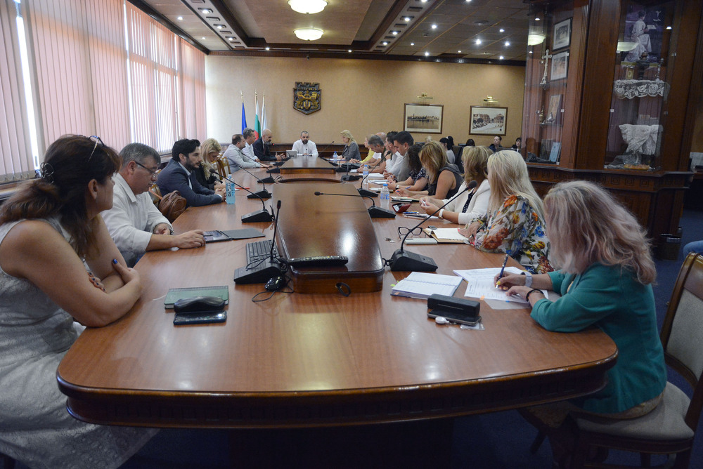 Община Варна: Обследват отново стълбовете за улично осветление около детските площадки в града